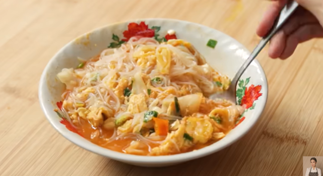 Sohun kuah telur  ala Chef Devina Hermawan. (YouTube)